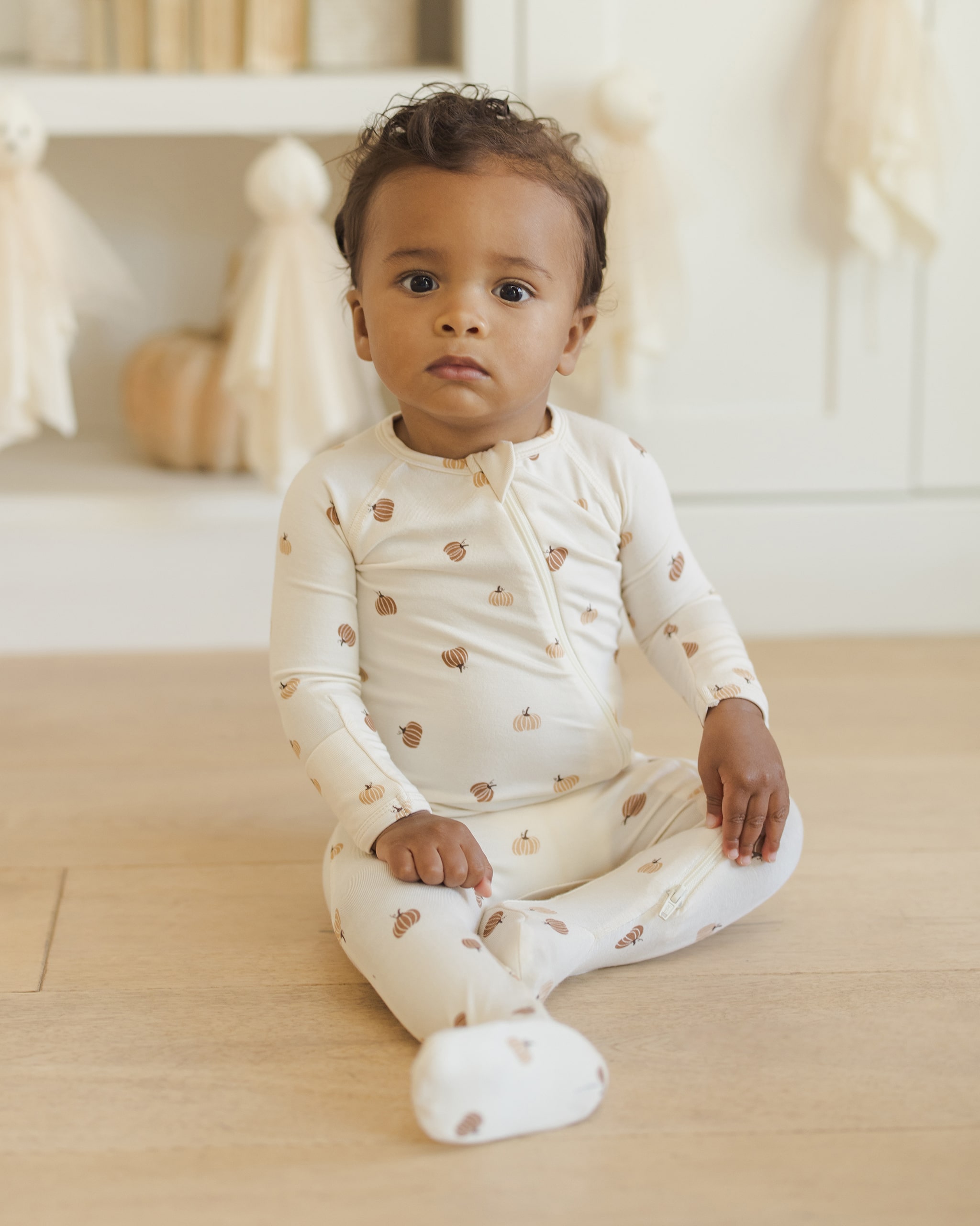 Quincy Mae Bamboo Zip Footie In Pumpkins