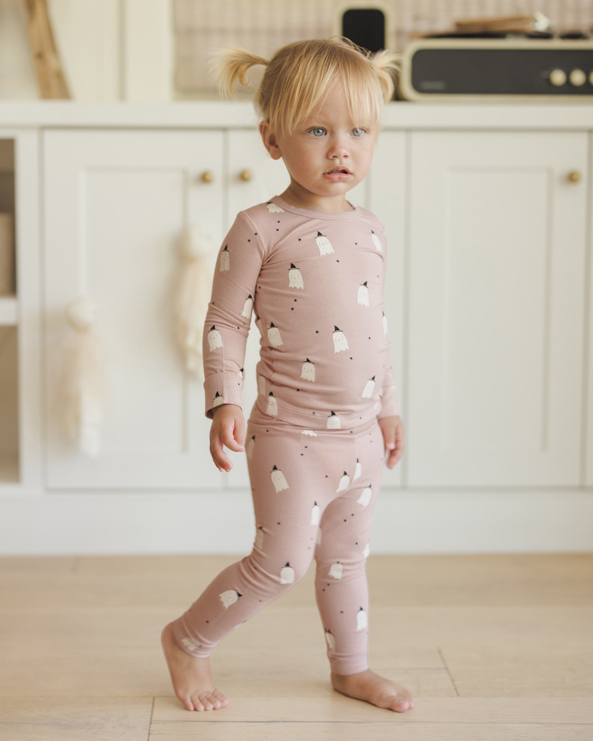Quincy Mae Bamboo Pajama Set In Pink Ghosts