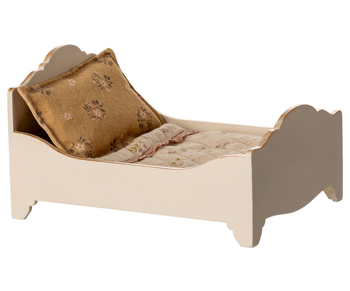 Maileg Bed For Mouse In Off White